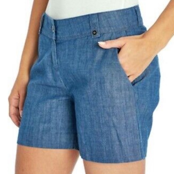 Isaac Mizrahi Women's Indigo Chambray Tailored Short - Picture 1 of 7